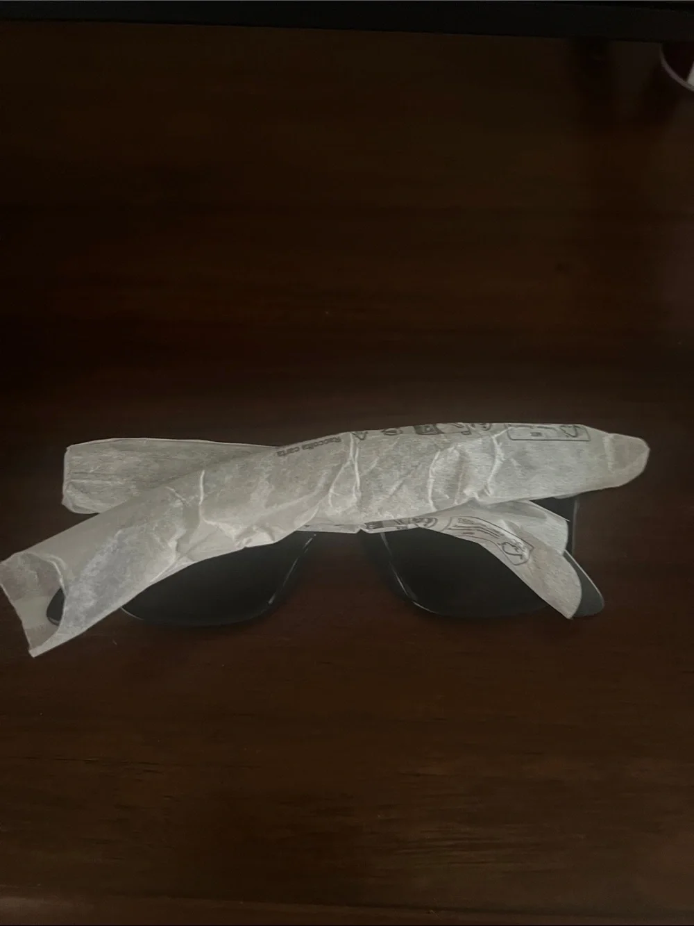 Ray-Ban Wayfarer Sunglasses Box White and Black
